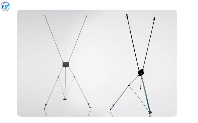 Standee chữ X là một loại giá đỡ quảng cáo phổ biến